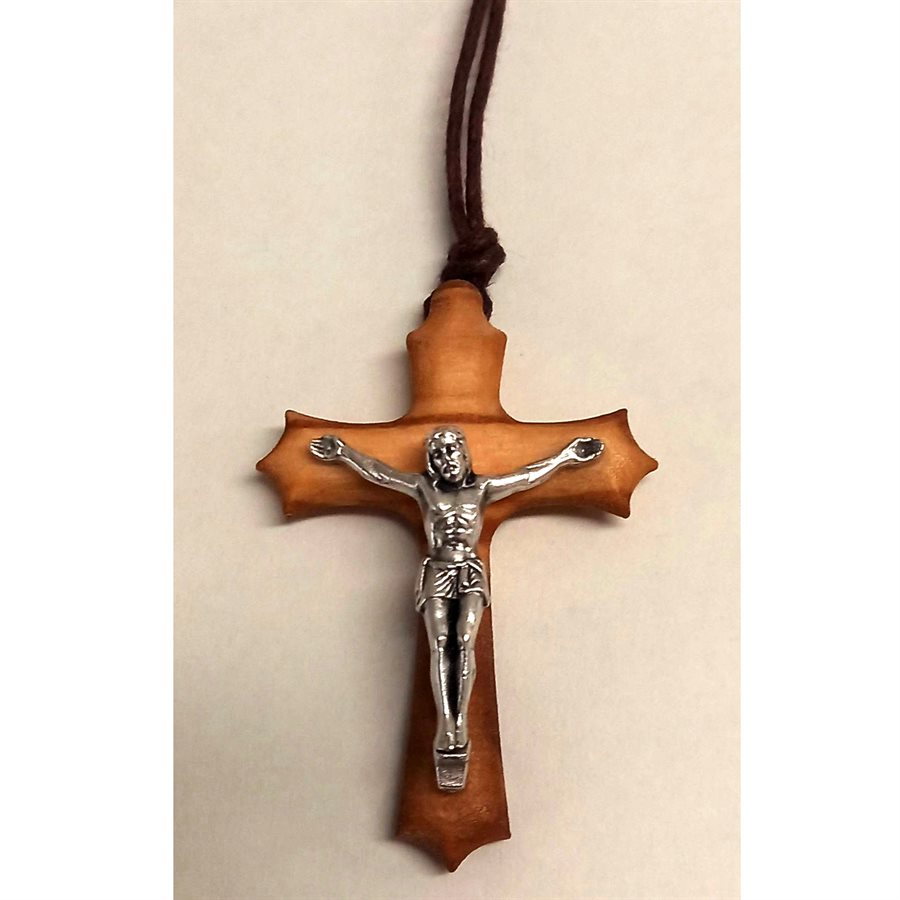 Pendentif croix 4,5 cm, bois olivier, corde 38,1 cm