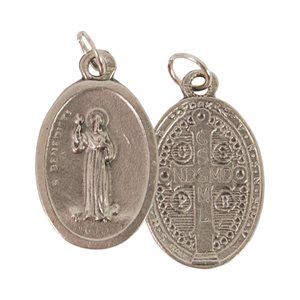 Médaille de Saint Benoît, métal oxydé / un