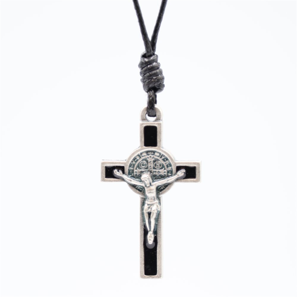 Pendentif Croix Saint Benoit 3,7 cm, et corde