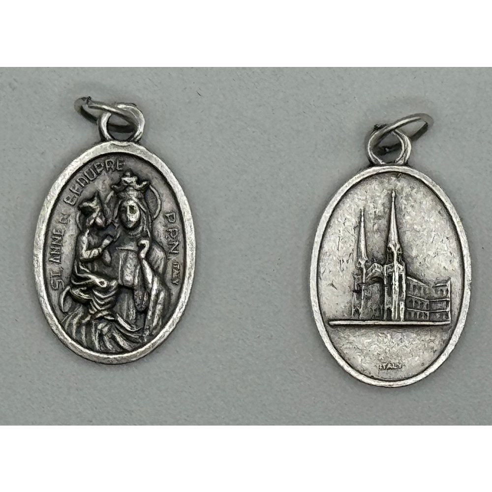 Médaille Sainte Anne Beaupré et la Basilique, métal